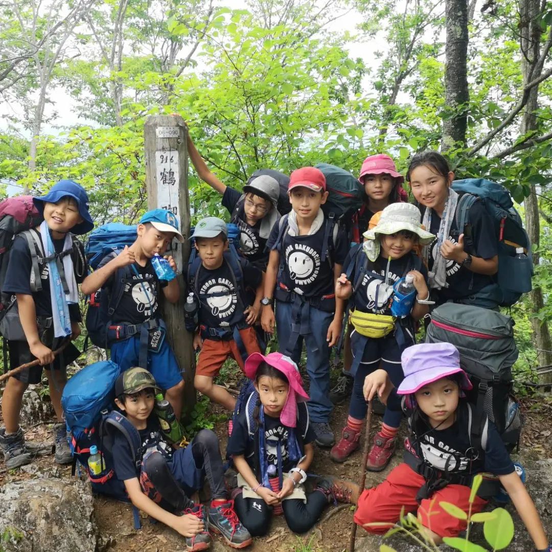 【アウトドア学童クラブ】「体力増強トレーニング登山初級3中級1」1番厳しい荷重はOBの22キロ。このクラブで充分なトレーニングをしてきたから任せられます。4年生の女子でも13キロのザックを背負いながらトレーニングしています。コース自体は斜度がありますがショートコースです。
#japan #tokyo #education #sport #club #active #knives #outdoor #運動 #体育 #小学生 #学童 #台場 #恵比寿 #渋谷 #運動 #アウトドア #あどべんちゅ #冒険人 #習い事  #教育 #登山 #トレーニング　#横浜　#檜原村 #体験 #浅間稜 #奥多摩 #原体験 #トレッキング #キャンプ